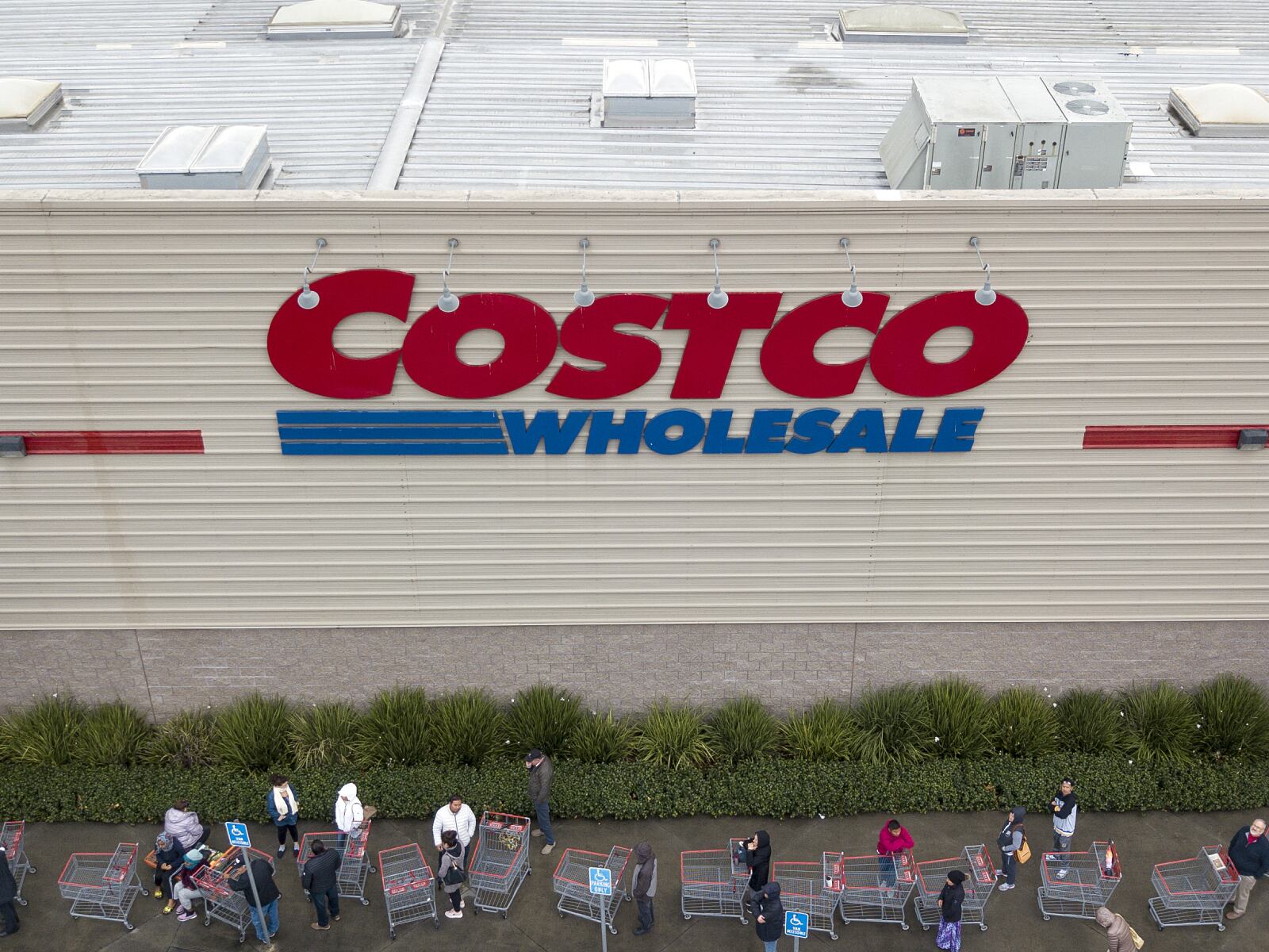 Costco ofrece membresías a sus clientes, que les permite acceder a descuentos exclusivos (Foto: AFP)