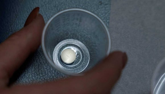 Una píldora abortiva mifepristona. (Foto de EVELYN HOCKSTEIN / REUTERS)