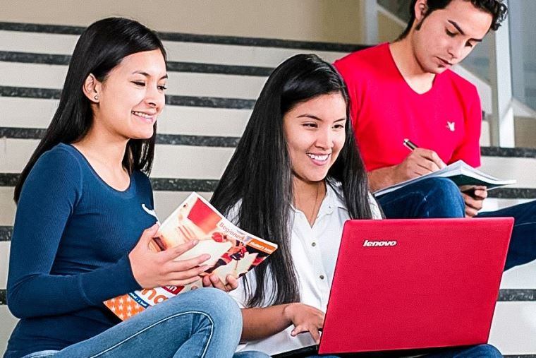 Existen más mujeres que hombres en las universidades peruanas. Foto: gob.pe