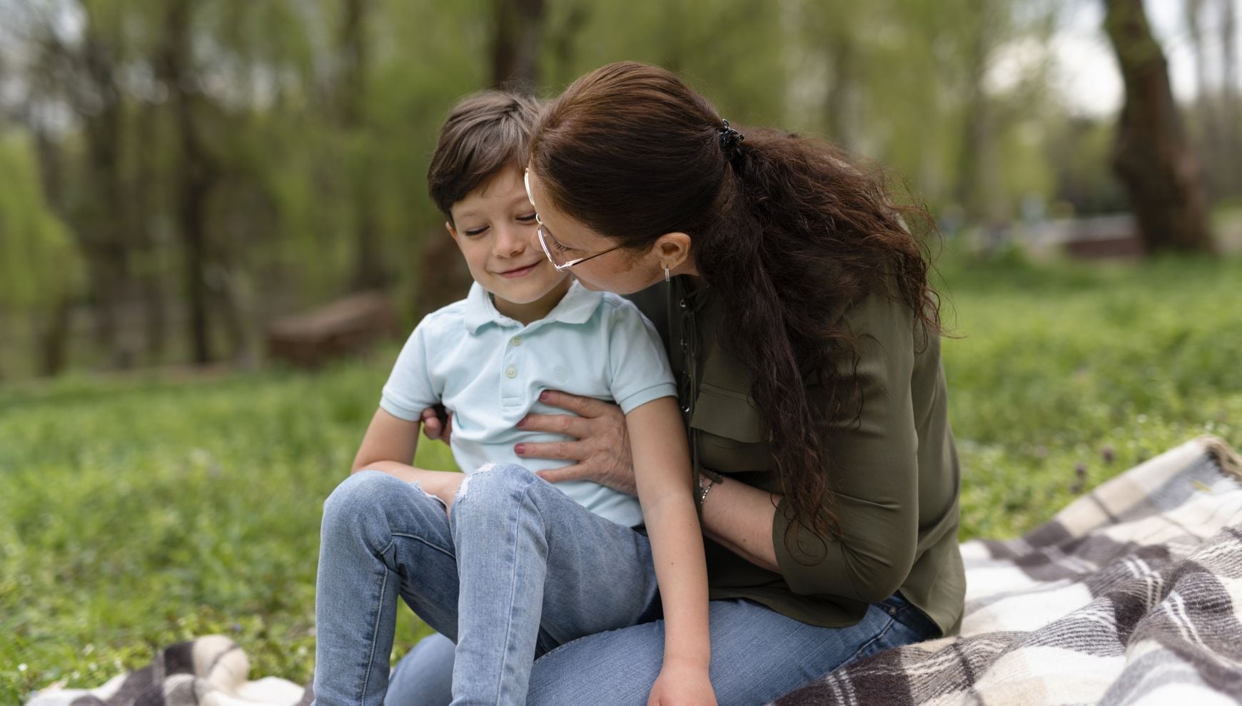 Familias con hijos adoptados podrían recibir un reembolso del IRS: quiénes califican y cómo saber si estás entre los 50,000 beneficiarios
