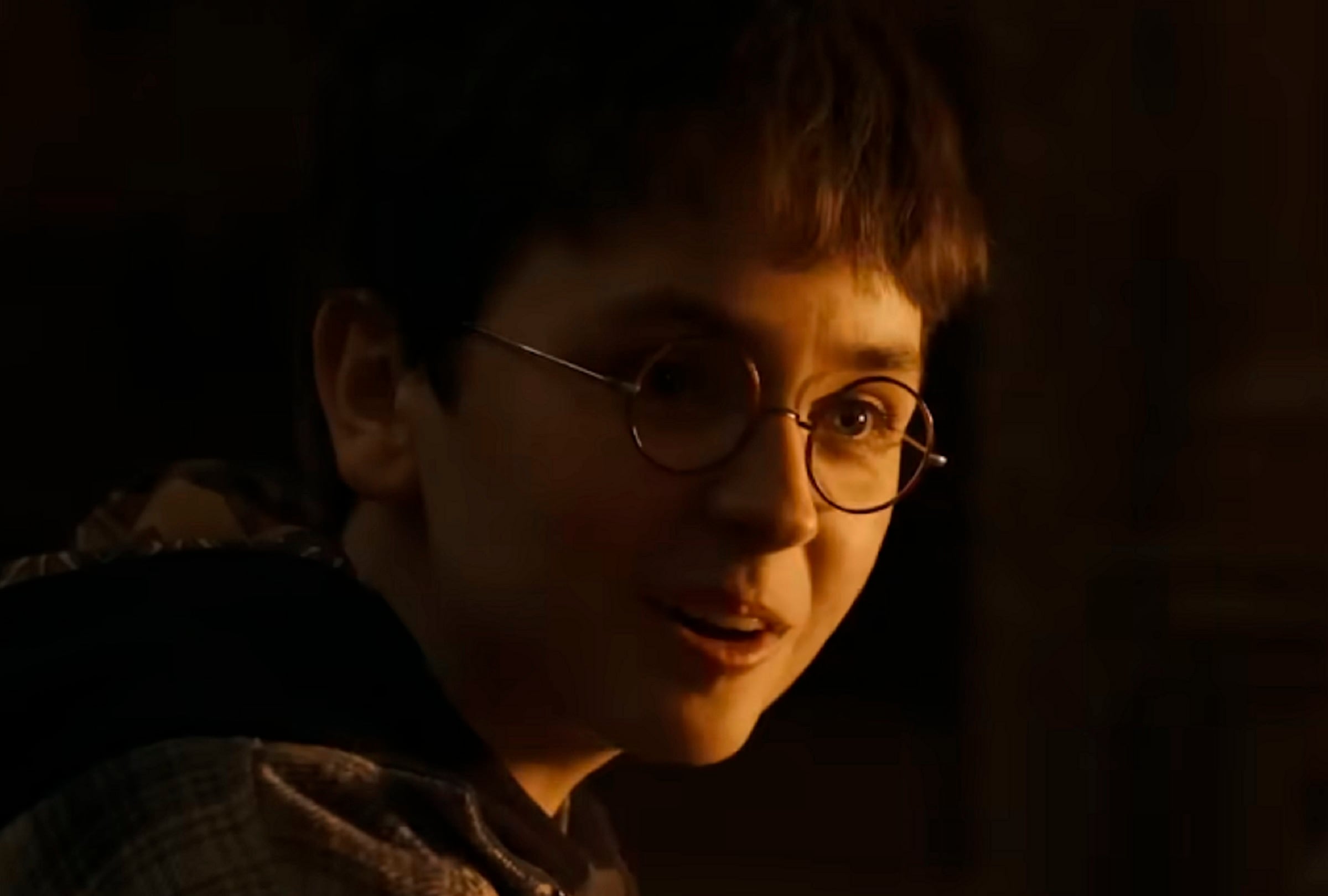 Harry (Dominic McLaughlin) y Ron (Alistair Stout) en la sala común de Gryffindor en la serie “Harry Potter y la Piedra Filosofal" (Foto: Warner Bros. Television)