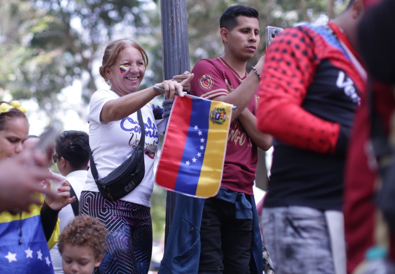 Venezolanos en Lima festejan captura de Nicolas Maduro y su esposa. Foto: Cesar Bueno @photo.gec