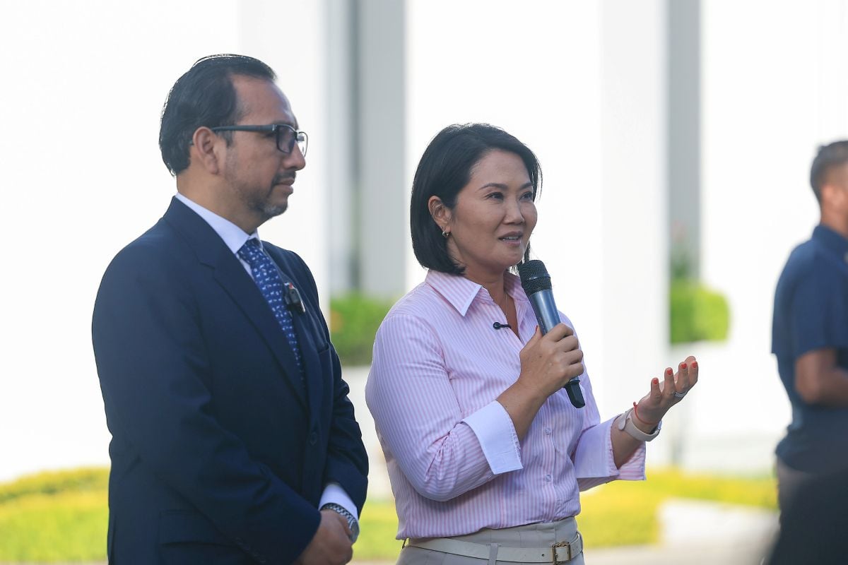 Keiko Fujimori descartó una recomposición del Gabinete y ratificó su respaldo a Luis Galarreta durante su visita oficial a El Salvador. Foto: Presidencia.
