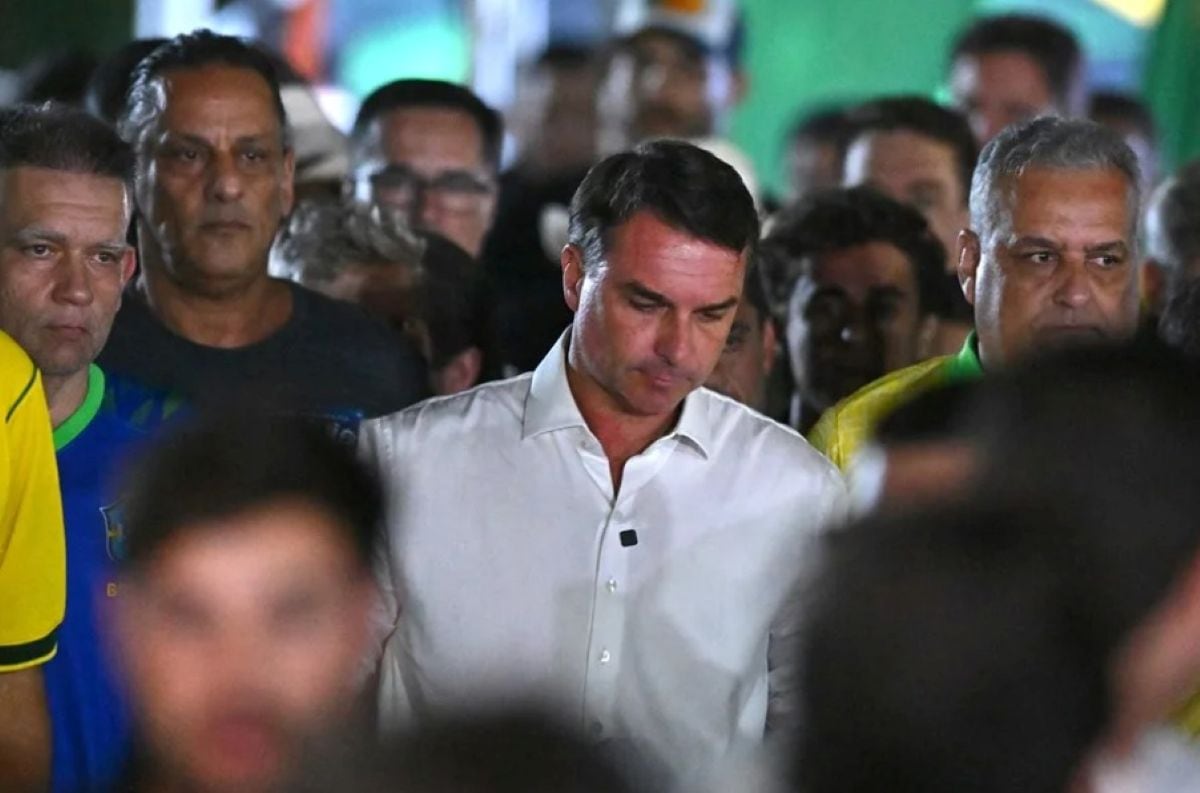 Flávio Bolsonaro podrá ingresar a Estados Unidos junto con su familia, según confirmó un alto funcionario del Departamento de Estado. Foto: EFE.
