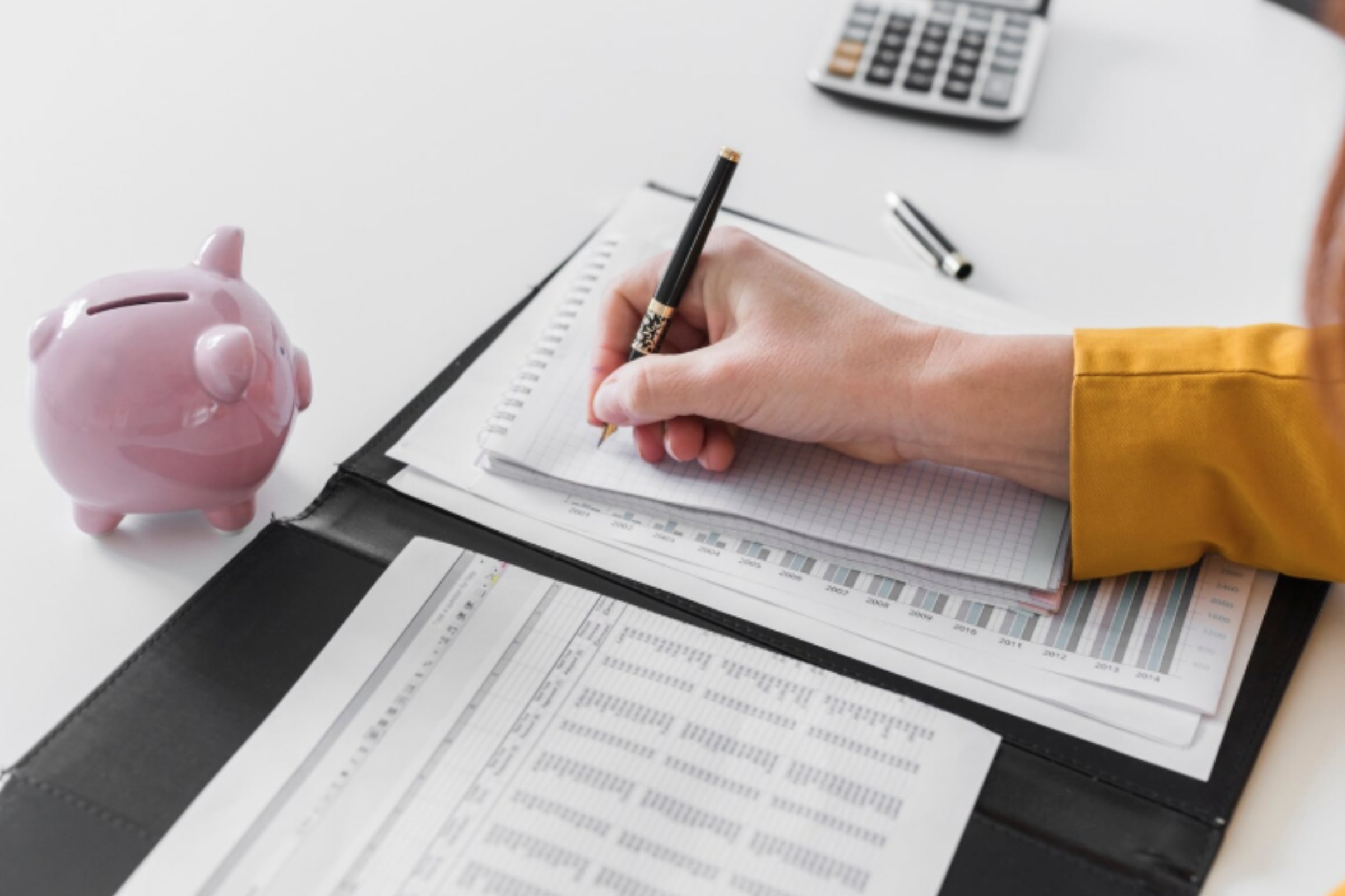 Las multas e intereses por no declarar tus impuestos ante el IRS pueden perjudicar notoriamente tu economía. (Crédito: Freepik / Imagen referencial)