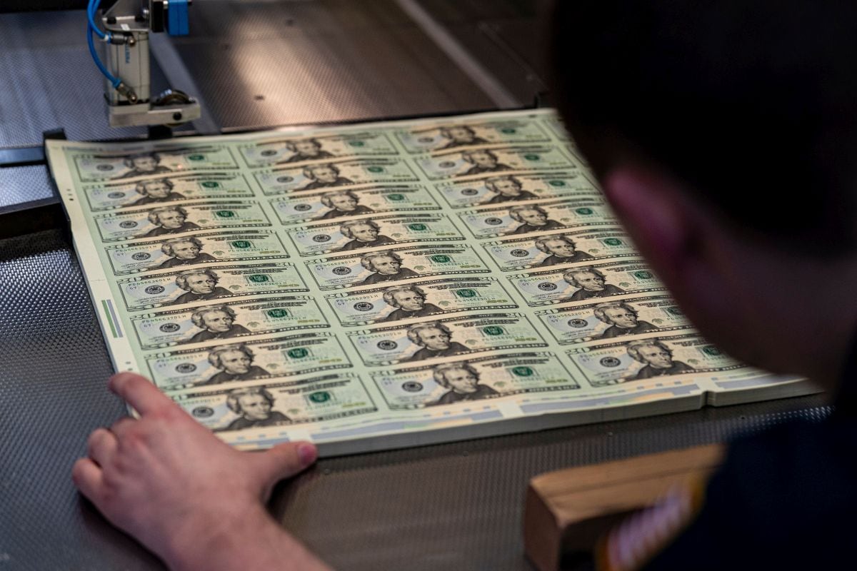 El índice Bloomberg Dollar Spot ha caído casi un 8% en lo que va de 2025 (el peor inicio registrado desde el lanzamiento del indicador en 2005) en medio de la volatilidad política provocada por la guerra comercial de la administración Trump.