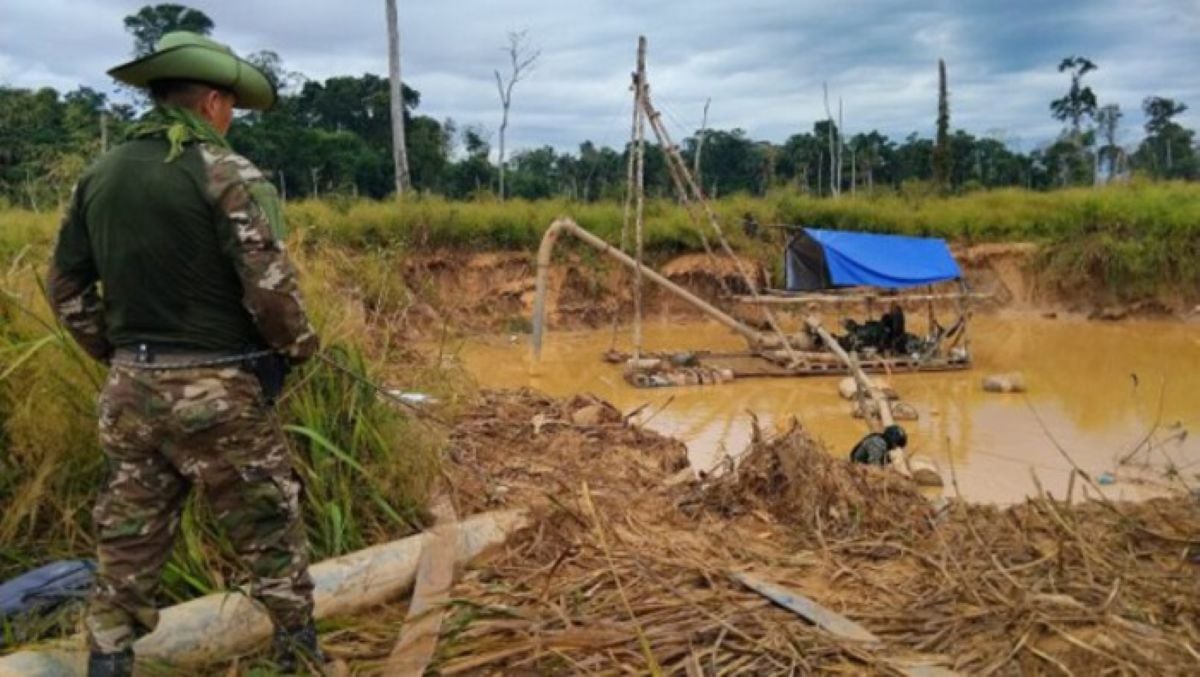 Autoridades destruyeron campamentos y equipos utilizados para la extracción ilegal de oro en Madre de Dios. Foto: PCM.