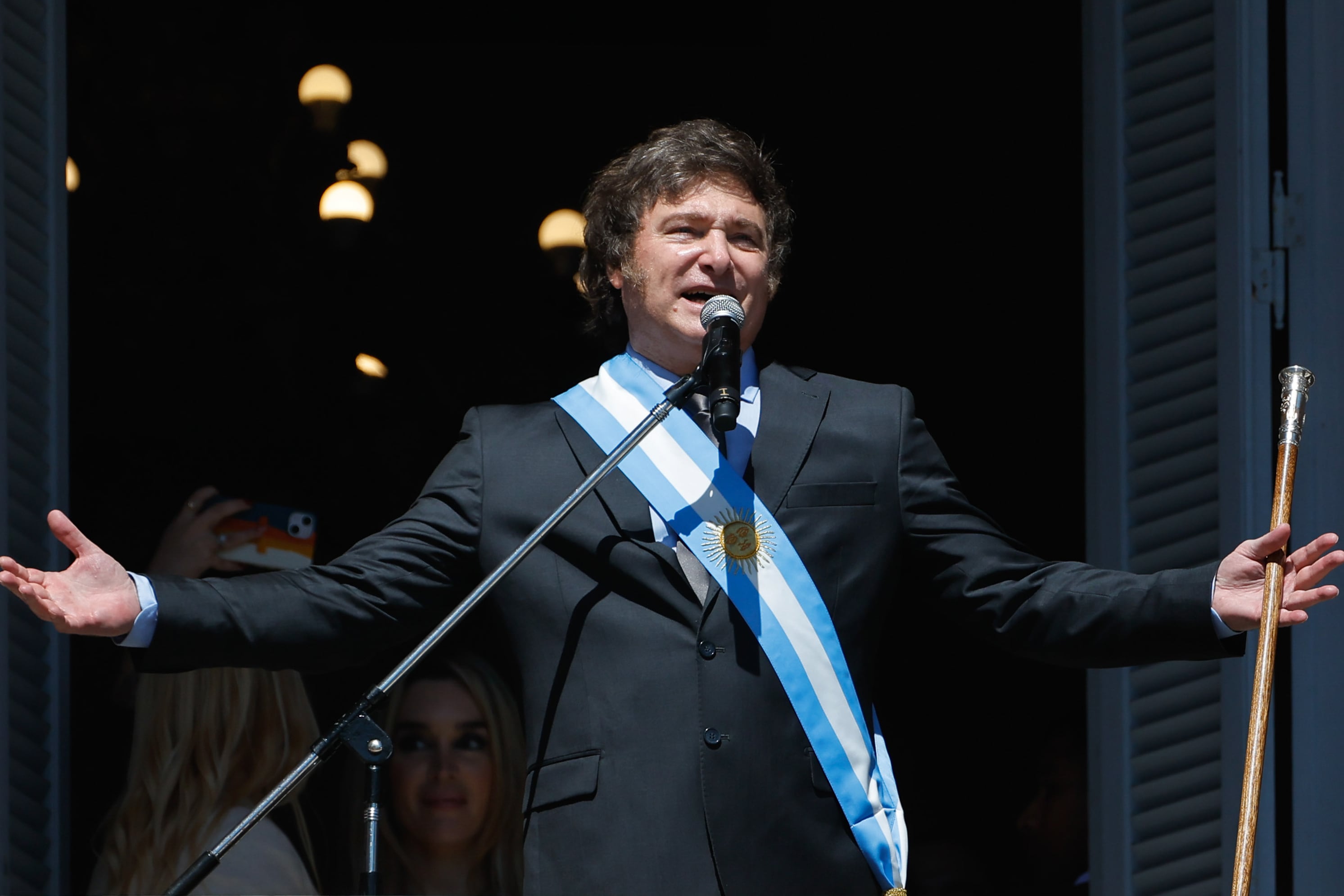 Fotografía del 10 de diciembre de 2023 del presidente de la República de Argentina, Javier Milei, hablando durante el acto de investidura presidencial frente al Congreso de la Nación en Buenos Aires (Argentina). EFE/ Juan Ignacio Roncoroni
