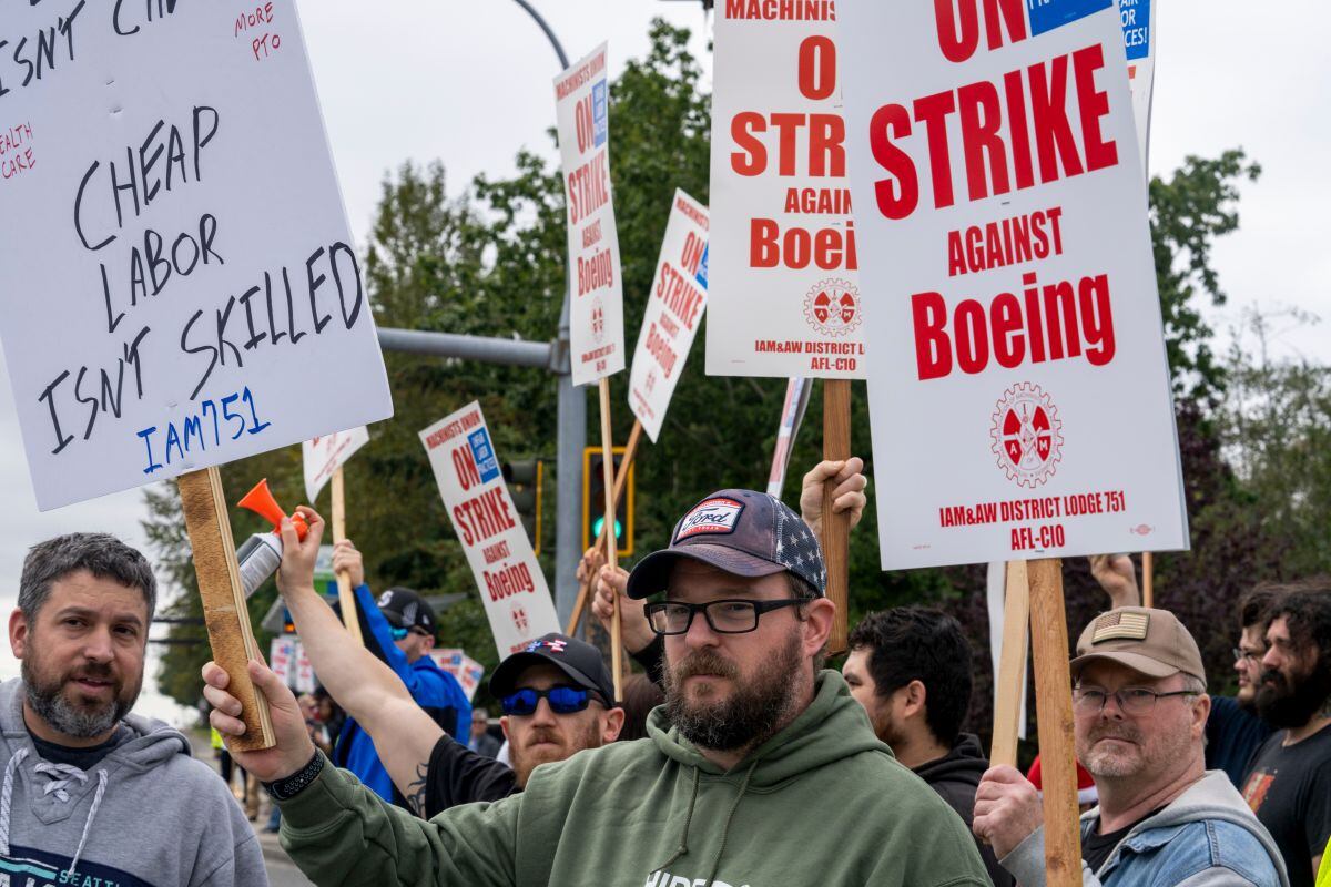Unos 33,000 empleados en sus plantas del área de Seattle llevan un mes en huelga, golpeando la producción y agotando las reservas de Boeing. Foto: M. Scott Brauer/Bloomberg