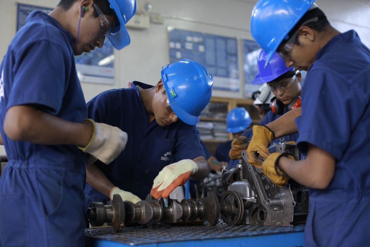 Sueldo promedio de trabajadores técnicos es el más dinámico: así “venció” a otros grupos