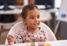 Los hispanos pueden aplicar: estos programas en Florida ayudan a pagar guardería y seguros médicos