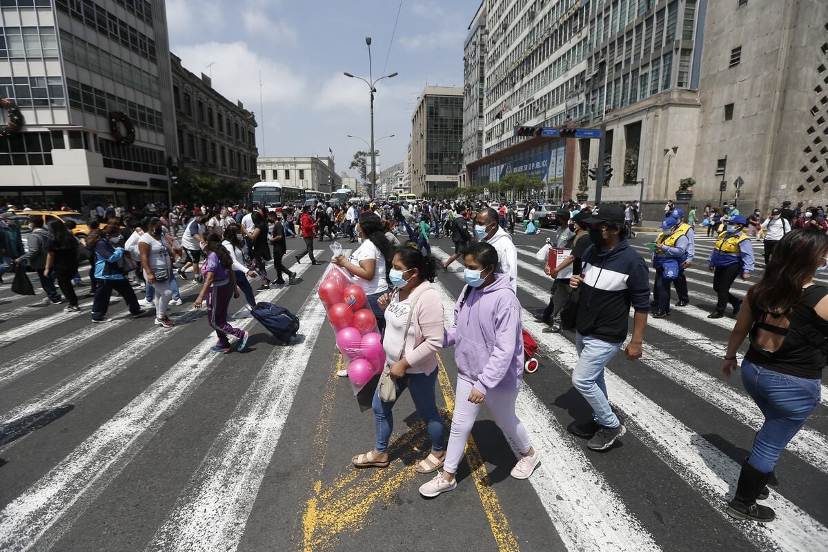 Ómicron prevalece en más del 80% en Lima Metropolitana y Callao, reportó el Ministerio de Salud. (Foto: GEC)
AGLOMERACIONES POR CAMPA„A NAVIDE„A. RECORRIDO POR LOS CENTROS LOCALES DE MAYOR COMPRA EN LA CIUDAD Y LA ALARMANTE INCREMENTACION DE CASOS DE LA NUEVA VARIANTE OMICRON