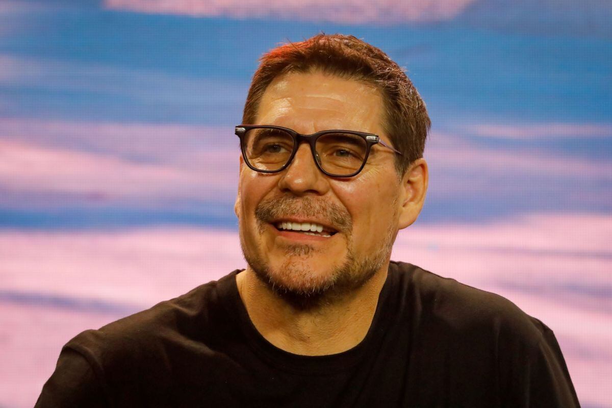 Marcelo Claure, presidente de CTIA - The Wireless Association, escucha durante la conferencia Bitcoin 2022 en Miami, Florida, EE.UU., el jueves 7 de abril de 2022.