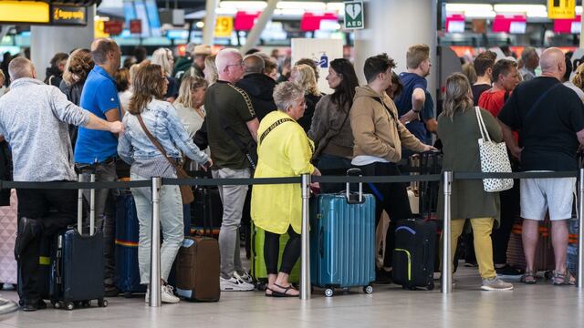 KLM e IATA planean recursos legales contra la limitación de vuelos en aeropuerto Schiphol