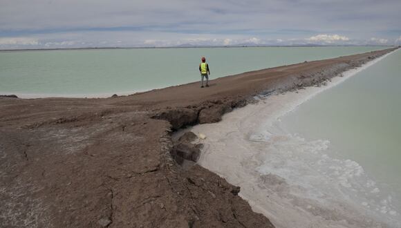 Bolivia cuenta con una de las mayores reservas certificadas de litio en el mundo, unas 23 millones de toneladas. (Foto: Bloomberg)