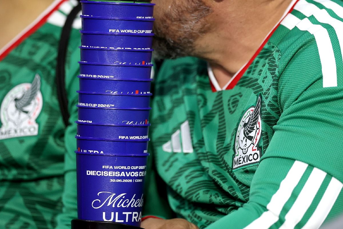 Vasos de cerveza apilados antes del partido de dieciseisavos de final de la Copa Mundial de la FIFA 2026 entre México y Ecuador en el Estadio de la Ciudad de México el 30 de junio de 2026.