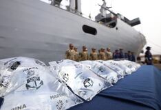 Marina potabiliza agua para distriuir a personas afectadas por corte de agua en Lima