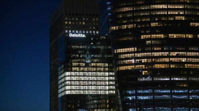 Desaceleración en negocio de consultoría alcanza a Deloitte que anuncia recortes en EE.UU.
