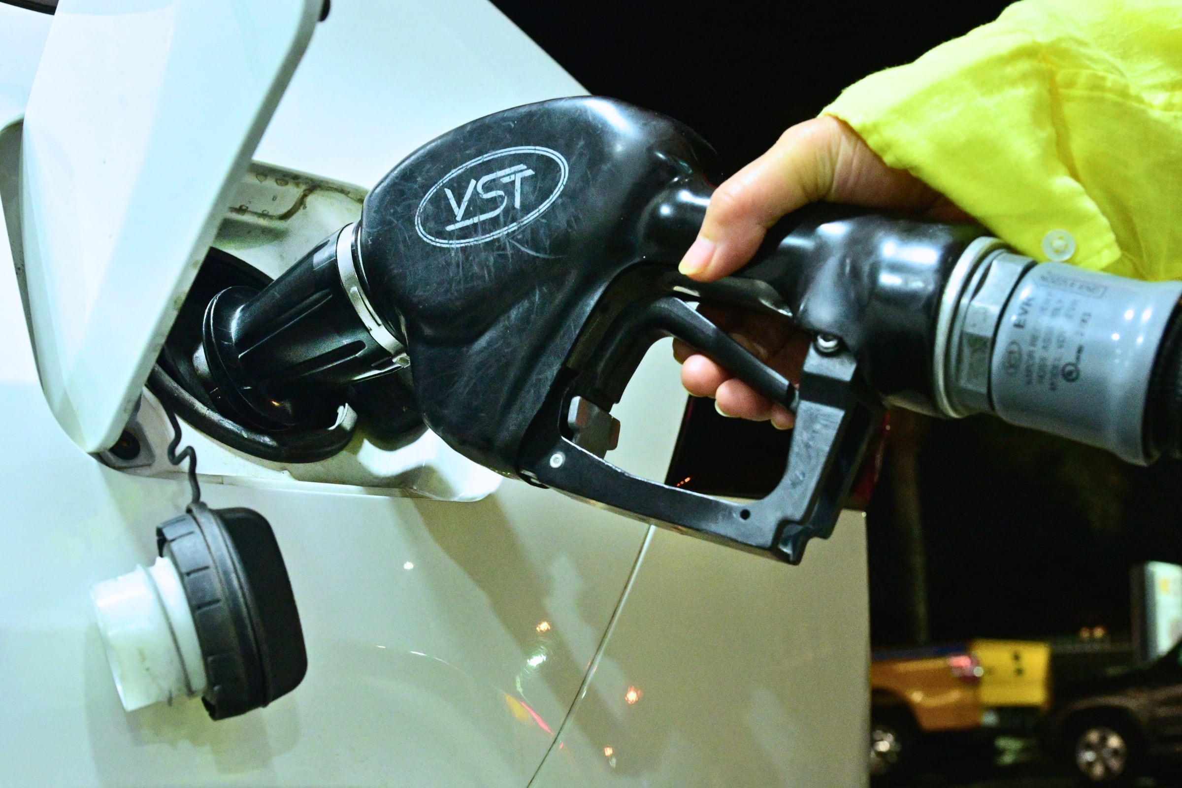 Los transportistas señalaron que llevan más de un mes operando con pérdidas, lo que califican la situación de insostenible. (Foto: AFP)