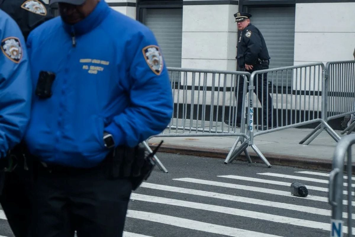 El Gobierno de Donald Trump impulsa incentivos económicos para policías locales que participen en arrestos de migrantes, en medio de cuestionamientos sobre su impacto en la actuación policial. Foto: EFE.
