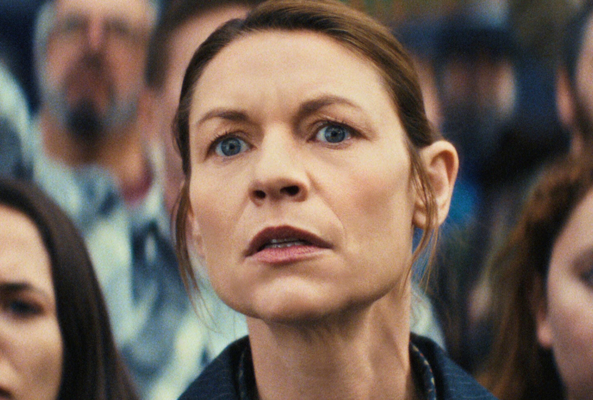 La actriz estadounidense Claire Danes, recordada por su protagónico en "Homeland", volverá a dar vida a Aggie Wiggs en los nuevos episodios de la serie "La bestia en mí" (Foto: Netflix)