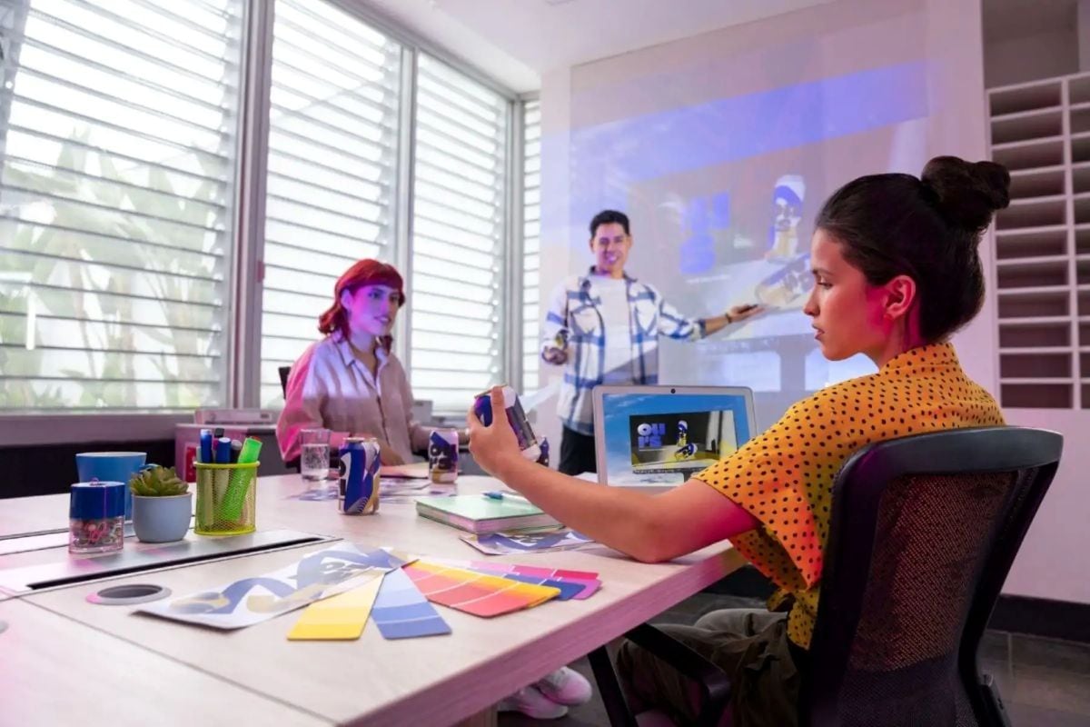 Las bandas salariales confirman que la especialización en data y automatización eleva significativamente la remuneración. Foto: Andina.