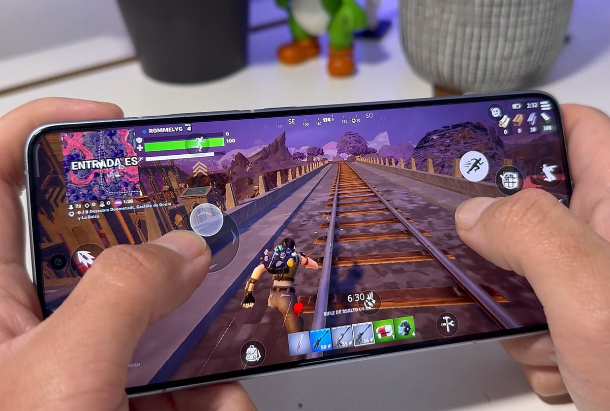 Fortnite se ejecuta de manera excepcional, permitiendo un movimiento ágil de los personajes sin mareos ni pixelación. (Foto: Rommel Yupanqui)