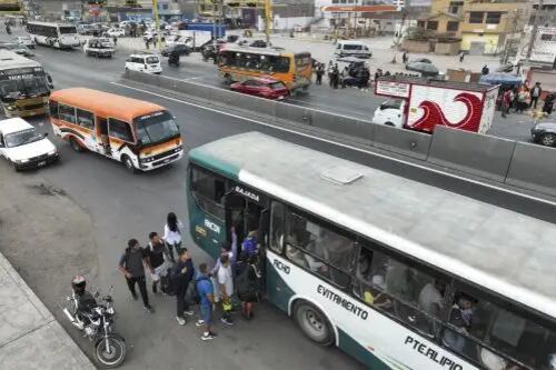 El paro será acatado por transportistas urbanos de Lima y Callao, empresas interprovinciales y servicios de carga pesada en todo el país. Foto: Andina.