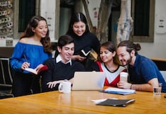 Era de TikTok: universidades ajustan sus métodos de enseñanza para captar a la Generación Z