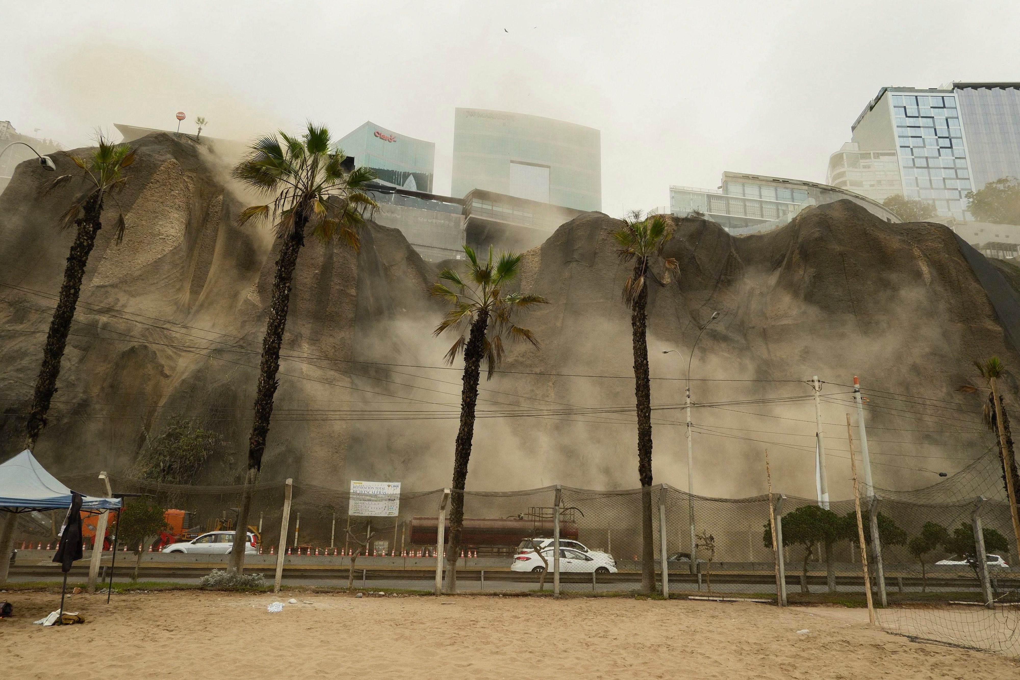 El colapso de infraestructura en general puede ocasionar la suspensión de servicios. (Foto: AFP)