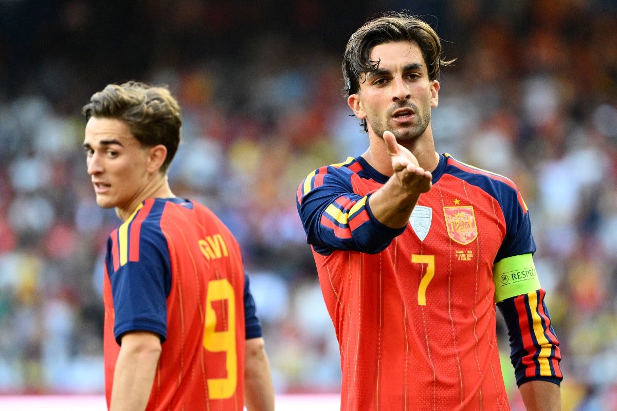 Ferran Torres y Gavi, ambos jugadores del FC Barcelona, fueron incluidos en la convocatoria oficial para disputar la Copa del Mundo. (Foto: Ander Gillenea / AFP)