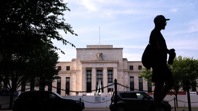 Fed pondría fin a campaña de alzas, según encuesta de Bloomberg