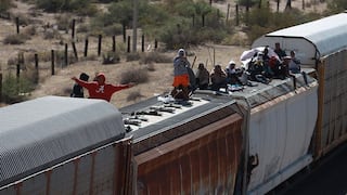 Migrantes desafían los operativos en los trenes de México para llegar a EE.UU.