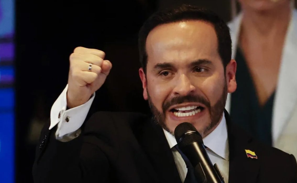 Abelardo de la Espriella habla tras recibir su credencial como presidente electo de Colombia este jueves, en Bogotá (Colombia). Foto: EFE