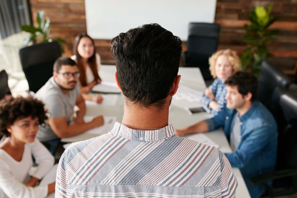 Cuando falte la confianza, cambie la pregunta. Pase de “¿Soy lo suficientemente bueno?”a “¿Estamos impulsando lo que realmente importa?
