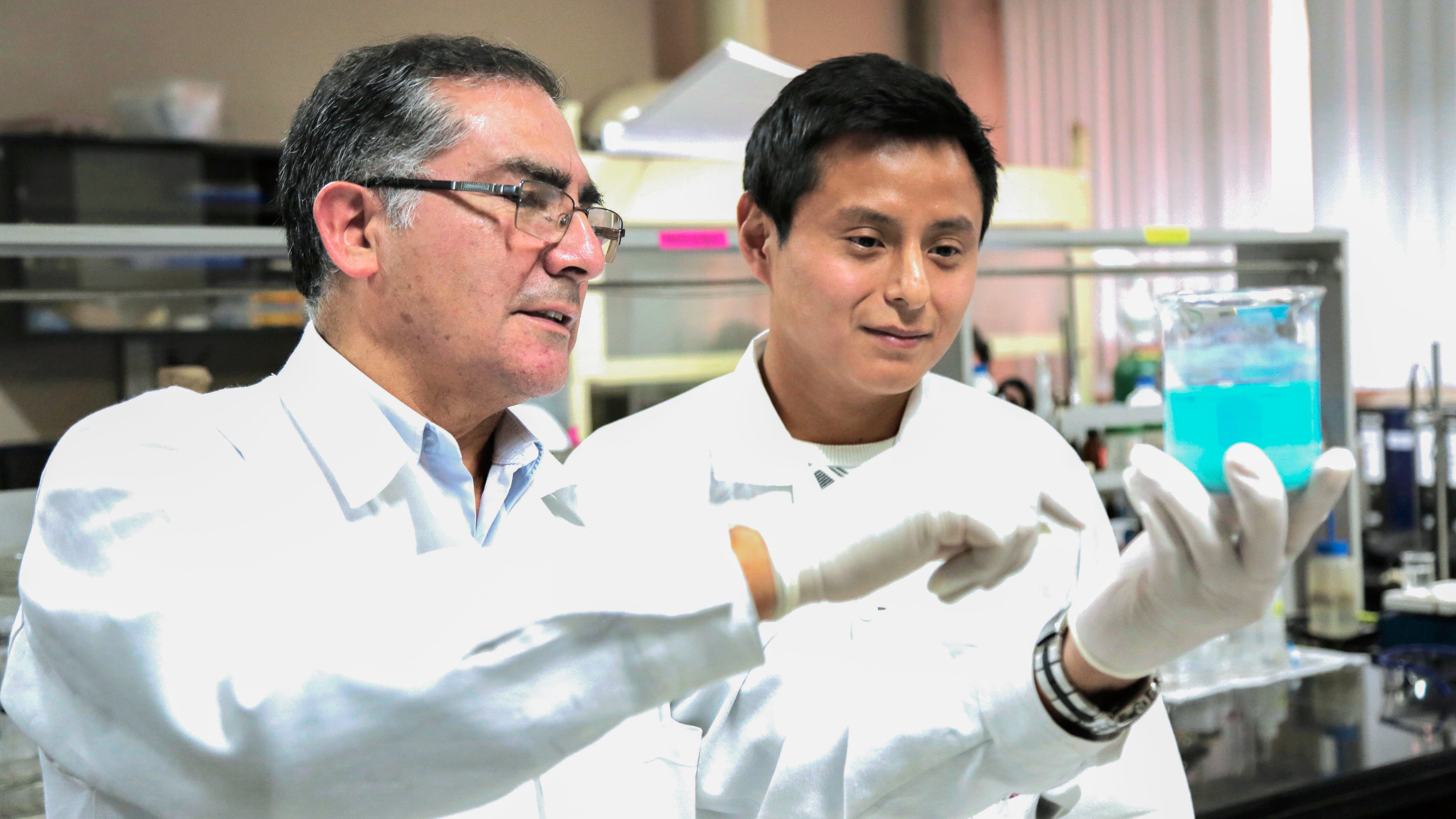 La bonificación a docentes investigadores de universidades públicas se entregará entre los meses de abril y diciembre de 2026 Foto: Minedu.