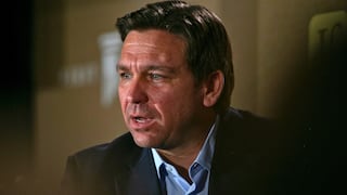 Ya tiene la firma de DeSantis: la ley SB 156 de Florida que endurece penas de delitos contra agentes de policía