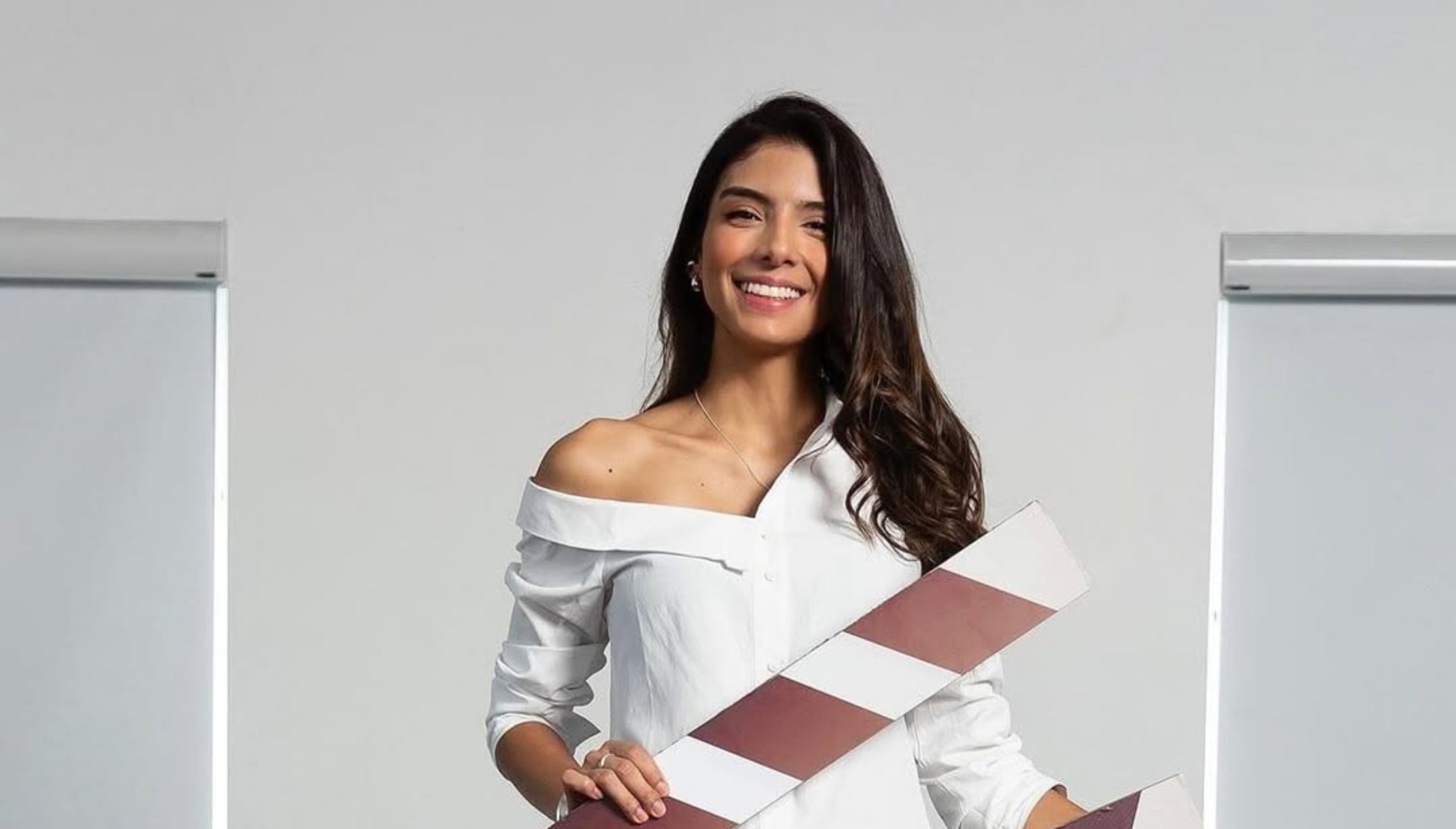 La actriz Alisson Joan en el detrás de cámaras de la tercera temporada de la serie "La reina del flow" (Foto: @alisson.joan / Instagram)