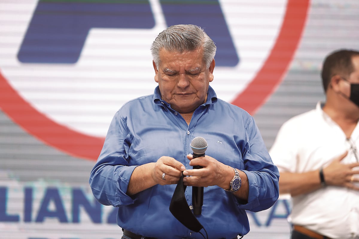 César Acuña señala que este periodo vacacional corresponde al año 2023, de acuerdo con lo establecido en el artículo 23° de la ley 27867. Foto: GEC.
