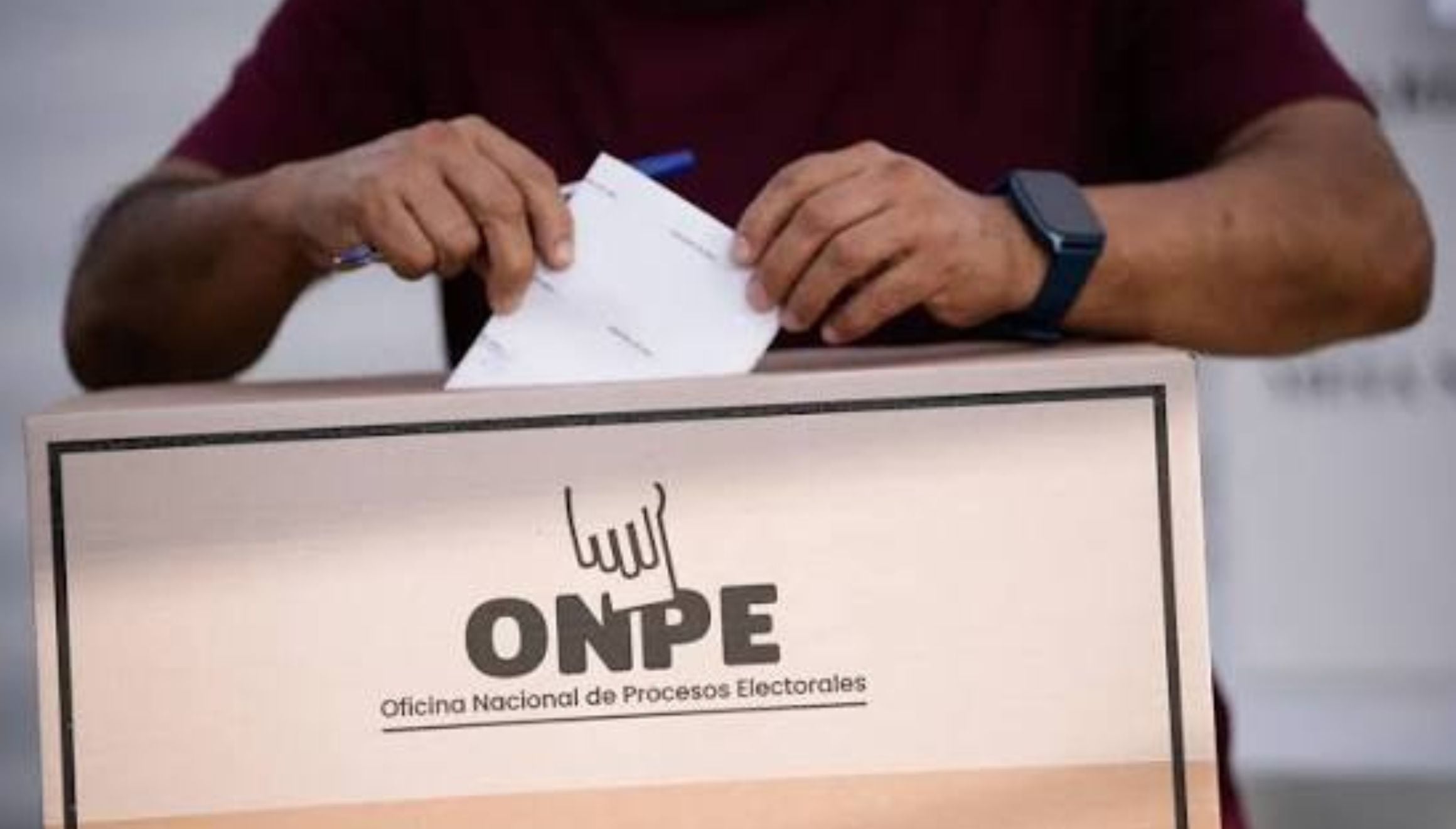 Conoce los horarios de apertura y cierre de urnas en las elecciones municipales y regionales que serán este domingo 4 de octubre. (Foto: Composición Gestión Mix)