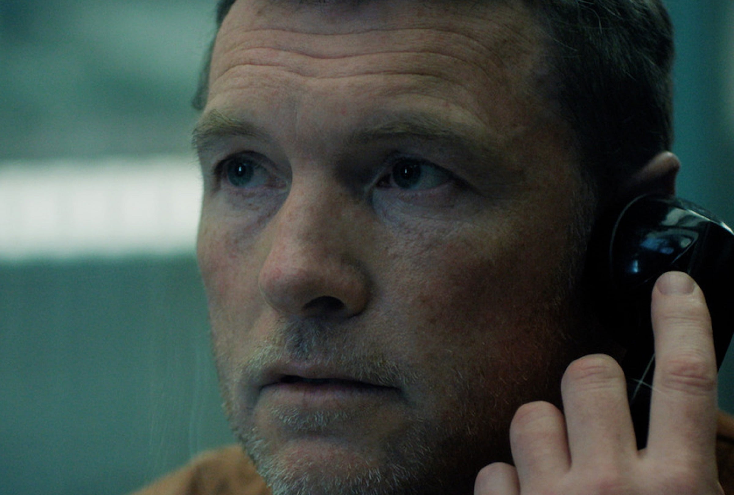 Sam Worthington se encarga de interpretar a David Burroughs en la serie "Te encontraré", basada en la novela de Harlan Coben (Foto: Netflix)