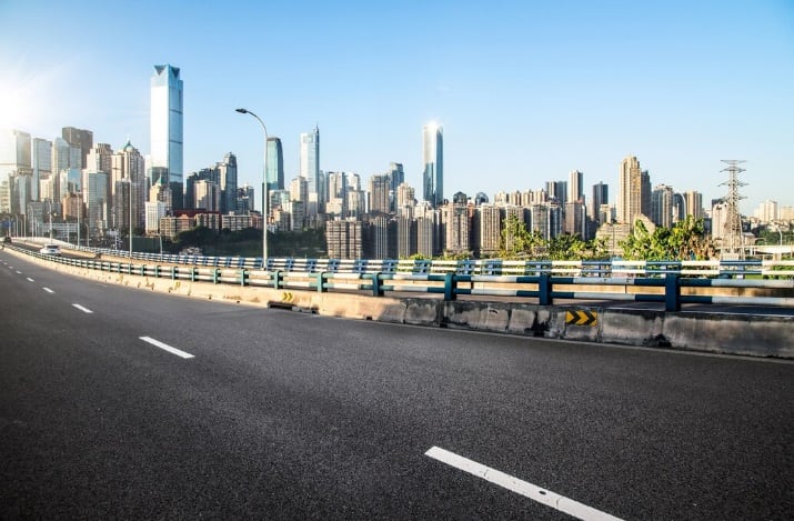 Las obras comenzarían en 2030 y buscan extender la vida útil de esta parte de la autopista por otras dos décadas. (Foto referencial: Magnific)