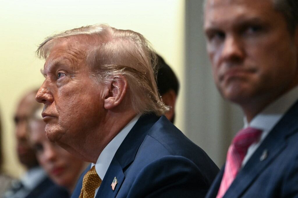 “Putin nos dice muchas tonterías, si quieren saber la verdad: Siempre es muy amable, pero eso no significa nada”, declaró Trump ante la prensa durante una reunión con su gabinete en la Casa Blanca. (Foto: ANDREW CABALLERO-REYNOLDS / AFP)