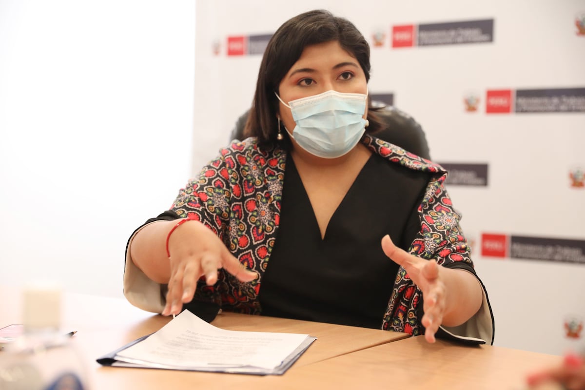 Fuerza Popular logró en la víspera las firmas necesarias para presentar la moción de interpelación contra la ministra Bettsy Chávez. (Foto: MTPE)