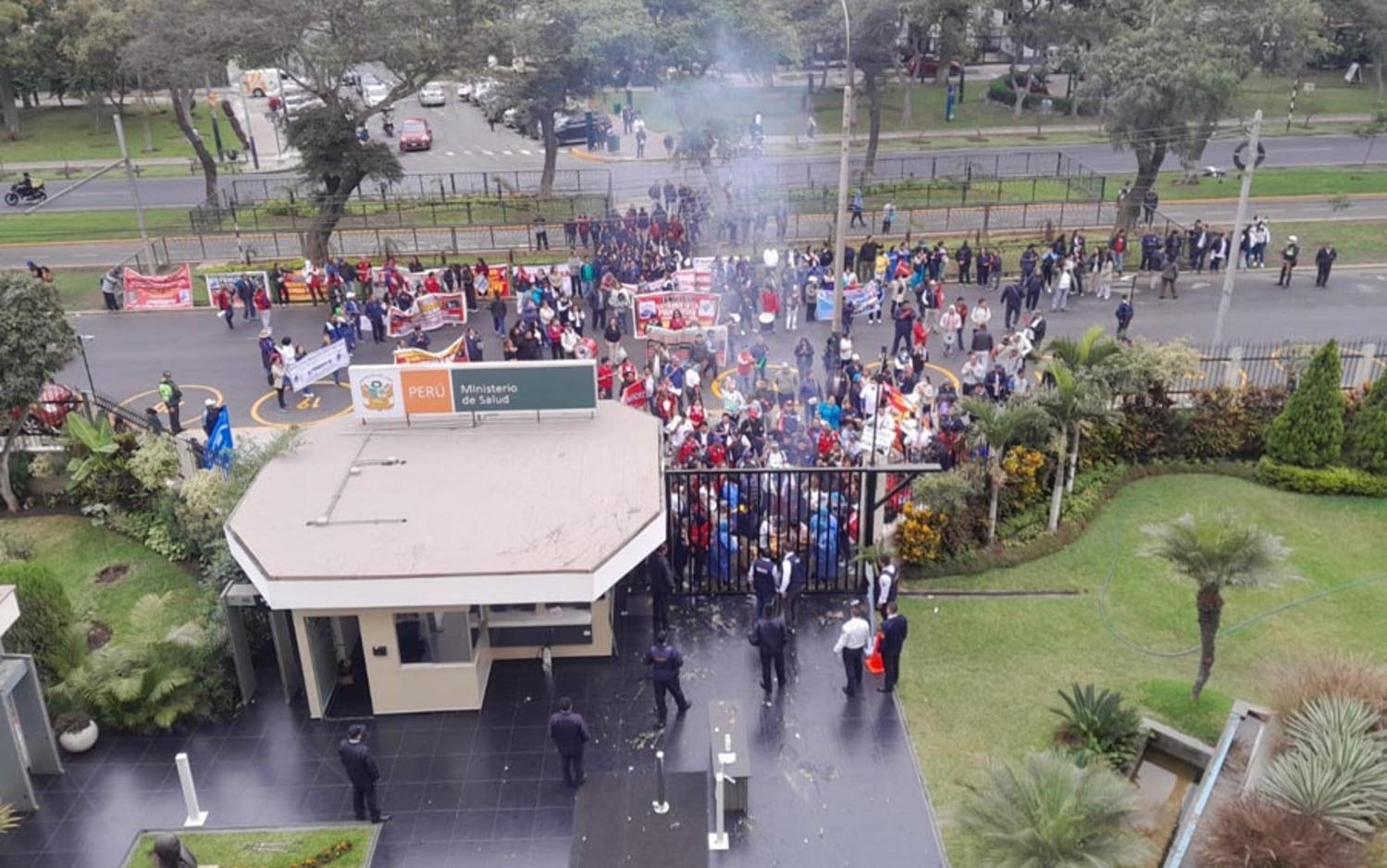 Trabajadores del sector Salud exigen al Ministerio de Salud mejoras en las condiciones laborales. Foto: referencial / difusión