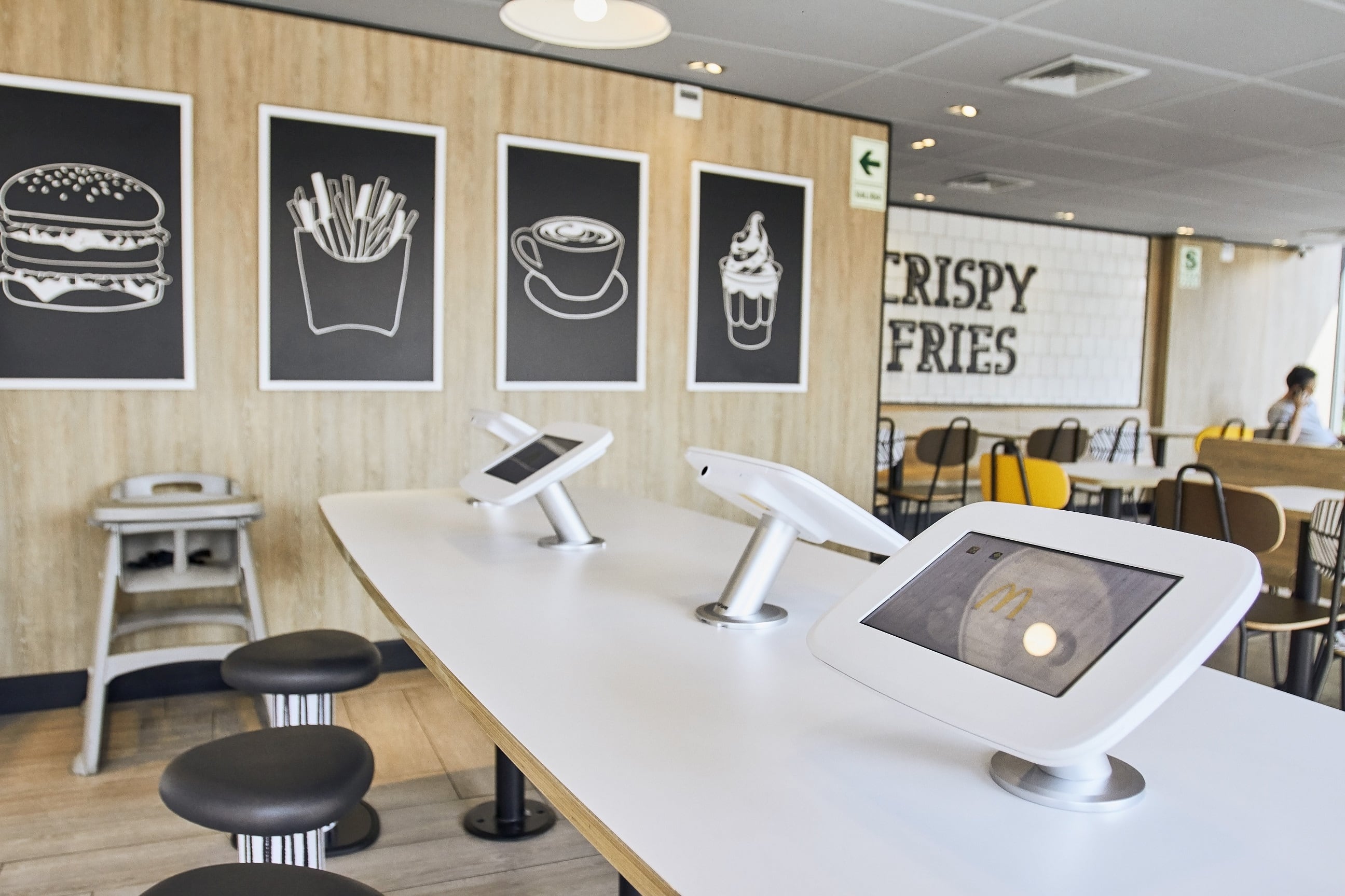 Arcos Dorados, franquicia de McDonald’s, sigue implementando su plan de transformación en el Perú con una inversión de US$8 millones. El plan incluye la apertura de restaurantes, centros de postres y plataformas que brindarán rapidez.