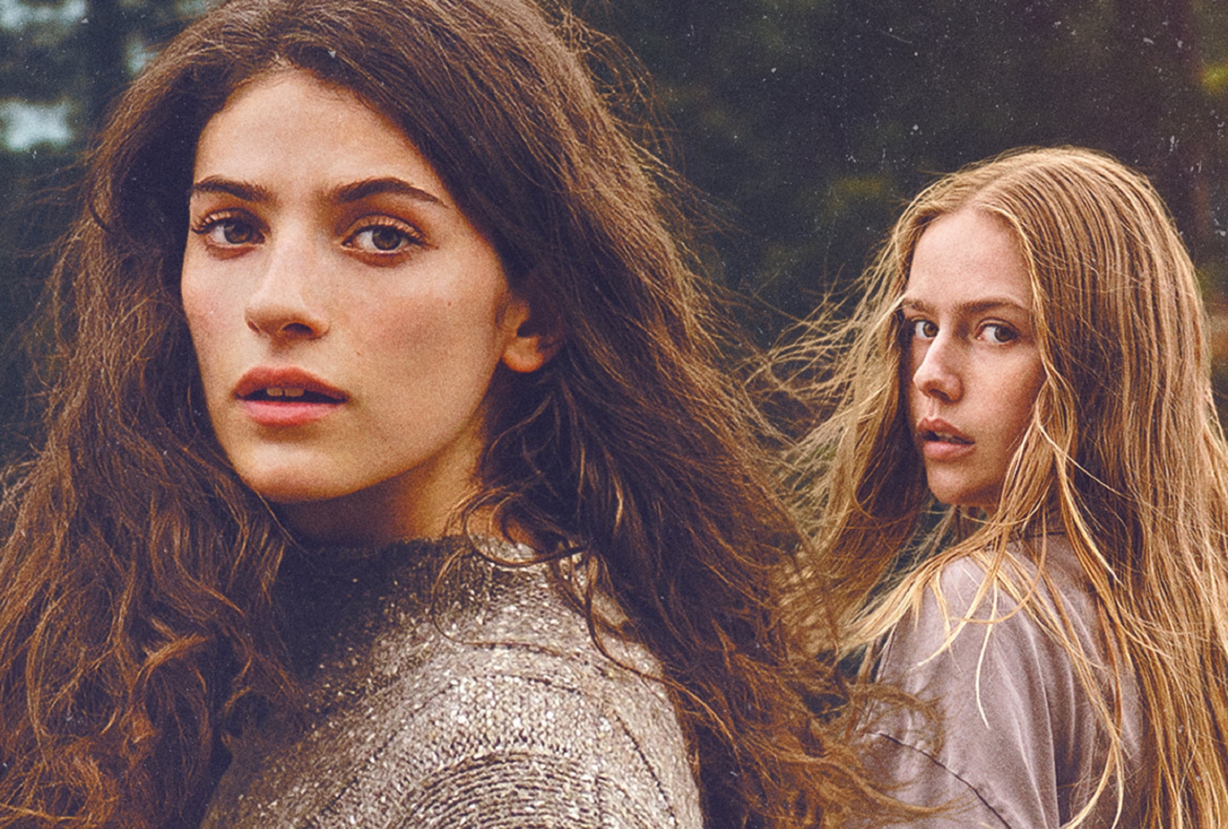 Ella Rubin asume el rol de Annie Jacobson y Amélie Hoeferle asume el rol de Ramona en el drama de romance y misterio "Sterling Point" (Foto: Amazon Prime Video)