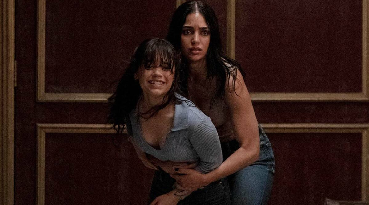 En "Scream", los personajes de Jenna Ortega y Melissa Barrera son hermanas (Foto: Paramount Pictures)