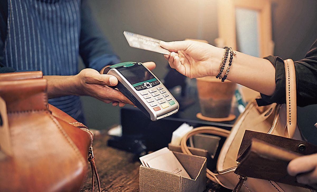 De las operaciones en los puntos de venta, el 36% corresponde a transacciones con QR, que emplean billeteras digitales, principalmente Yape o Plin; y en el resto se usan tarjetas bancarias, según Niubiz. (Foto: iStock)
