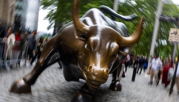La estatua del "Charging Bull" cerca de la Bolsa de Valores de Nueva York en Nueva York. Fotógrafo: Alex Kent/Bloomberg